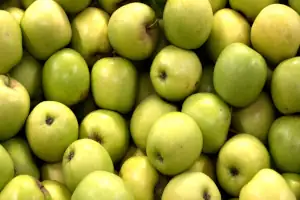 Manzanas frescas rojas y verdes